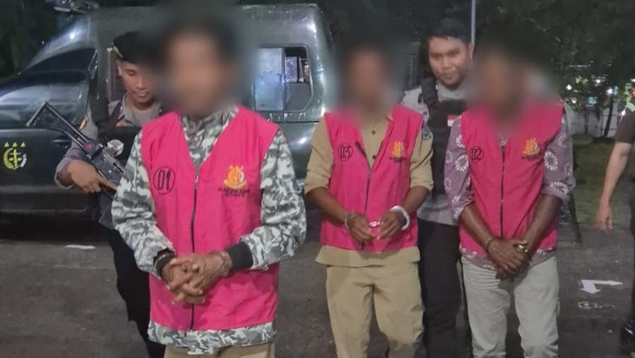 Tiga perangkat Desa Jambu, Kecamatan Pajo, Dompu, NTB ditetapkan sebagai tersangka kasus korupsi dana desa. (Foto: Kejari Dompu)
