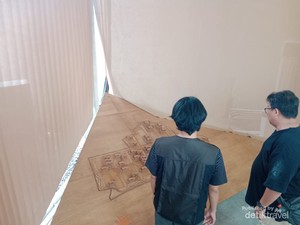 Pengalaman Lihat Pameran Unik di Bangunan Rumah yang Belum Jadi