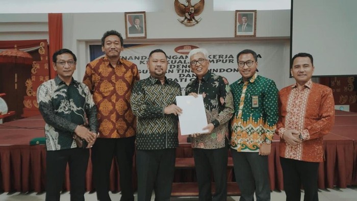 Upaya Bupati Gresik Selamatkan Anak PMI dari Generasi Tanpa Identitas