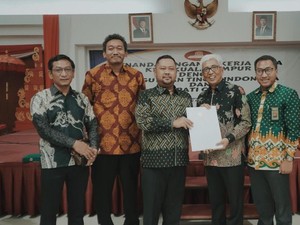 Upaya Bupati Gresik Selamatkan Anak PMI dari Generasi Tanpa Identitas