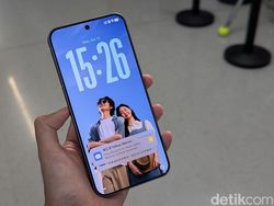 Menggenggam Vivo X300 yang Mungil Tapi Makin Bertenaga