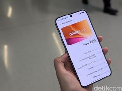 Menggenggam Vivo X300 yang Mungil Tapi Makin Bertenaga