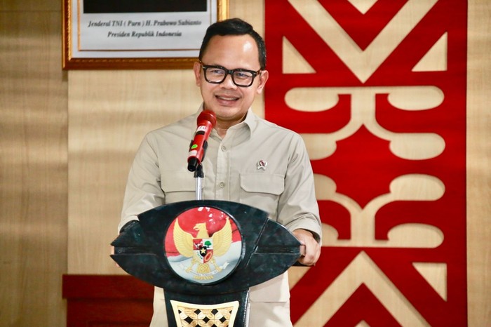 Wakil Menteri Dalam Negeri (Wamendagri) Bima Arya Sugiarto saat menghadiri acara Launching Portal Satu Data Provinsi Nusa Tenggara Timur (NTT) di Aula Fernandez, Kantor Gubernur NTT, Kupang, Selasa (14/10/2025).