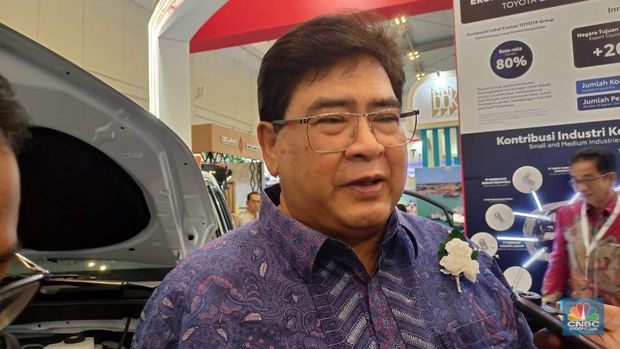 Wakil Presiden Direktur PT Toyota Motor Manufacturing Indonesia (TMMIN) Bob Azam usai acara diskusi media di gelaran TEI 2025, Rabu (15/10/2025). (CNBC Indonesia/Ferry Sandi)