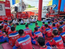 Tangis Walkot Eri Dengar Perjuangan Damkar Selamatkan Korban Ponpes Ambruk