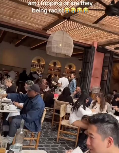 Wanita Asia Merasa Jadi Korban Rasis Saat Makan, Pihak Kafe Bilang Begini