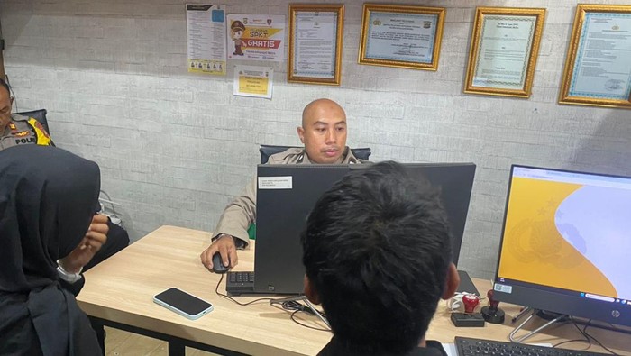 Warga apresiasi pelayanan cepat SPKT Polres Kepulauan Seribu saat lapor hilang dompet.