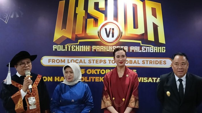 Kemenparekraf Widiyanti Putri Wardhana hadiri wisuda Poltekpar Palembang