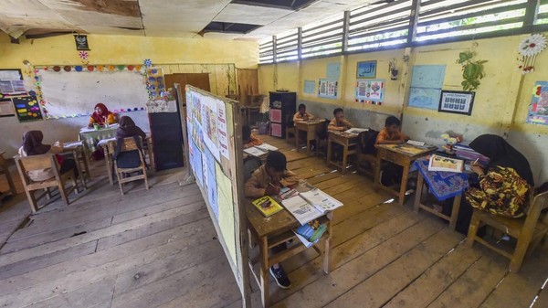 Tiga Dekade Tanpa Perbaikan, Siswa SDN Jambi Belajar di Sekolah Rusak