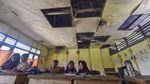Tiga Dekade Tanpa Perbaikan, Siswa SDN Jambi Belajar di Sekolah Rusak