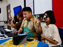 Antusias Pelajar Rekam KTP di Sekolah