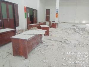 Puluhan Bangunan Rusak Akibat Gempa M 6,6 di Sarmi Papua