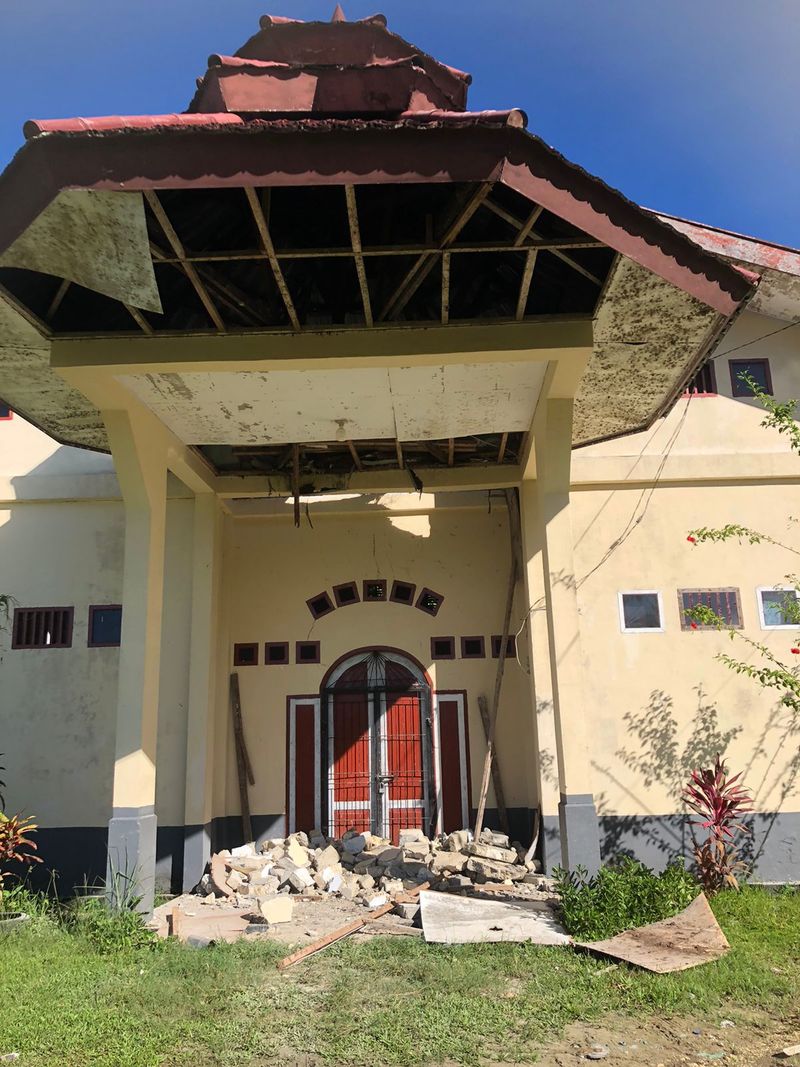 Bangunan rusak terdampak gempa di Sarmi, Papua (dok. BNPB)