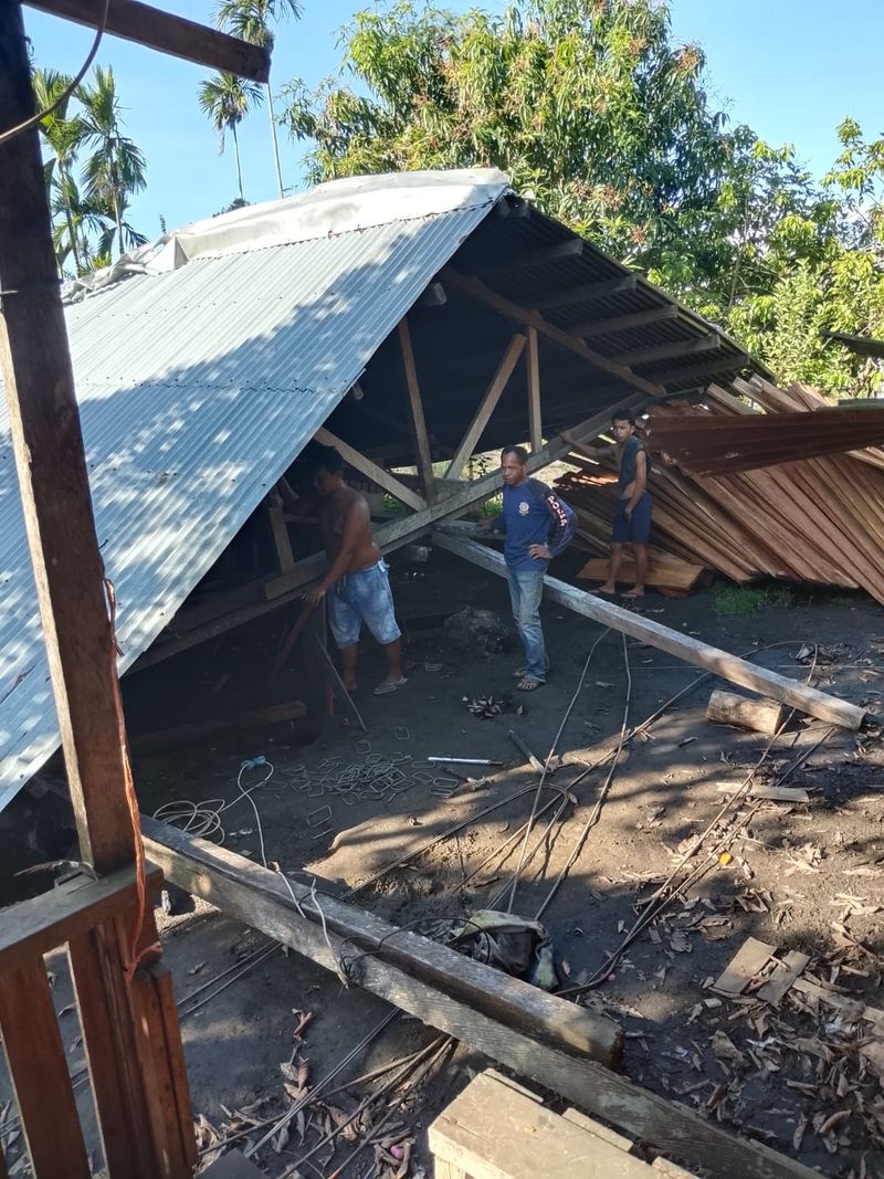 Bangunan rusak terdampak gempa di Sarmi, Papua (dok. BNPB)