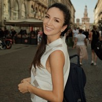 Blerta Celibashi adalah wanita asal Tirana, ibu kota Albania. Dalam beberapa tahun terakhir, wanita 27 tahun itu mulai menapaki dunia fotografi politik dan komunikasi visual. Ia pernah menjadi fotografer serta kurator citra untuk Partai Demokrat Albania dan tokoh politik ternama Lulzim Basha. Foto: dok. Instagram @blerta_c