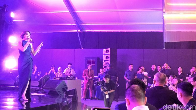 Bunga Citra Lestari di Midnight Launch iBox