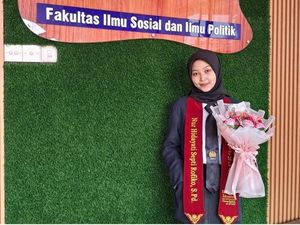 Terapkan Strategi Catur, Anak Buruh Tani Ini Jadi Wisudawan Terbaik Unesa