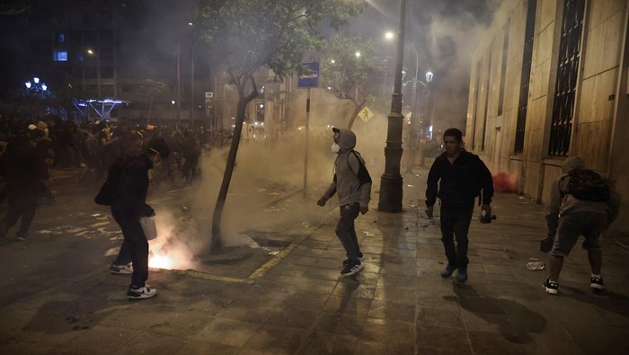 University students, union workers and members of civil and political groups protest against rising crime, economic insecurity, and corruption, a day after President Jose Jeri presented his cabinet, in Lima, Peru, October 15, 2025. REUTERS/Sebastian Castaneda