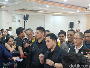 Erick Thohir Hindari Pertanyaan soal Kluivert: Saya Lagi Jadi Menpora