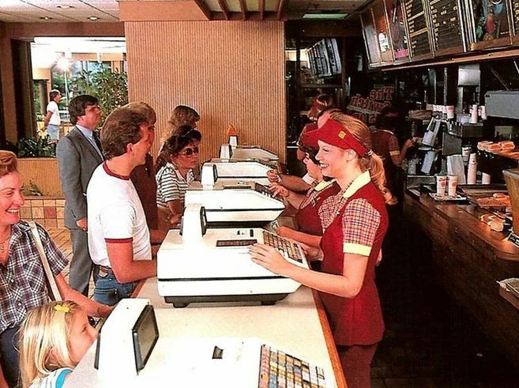 10 Potret Restoran Cepat Saji dari Era 80-an, Bikin Nostalgia!