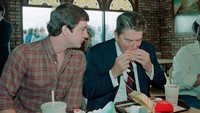 Sejak dahulu, gerai McDonalds sudah populer di Amerika Serikat. Bahkan Ronald Reagan, presiden ke-40 Amerika Serikat pernah makan di gerai cepat saji ini. Foto: Cheapism