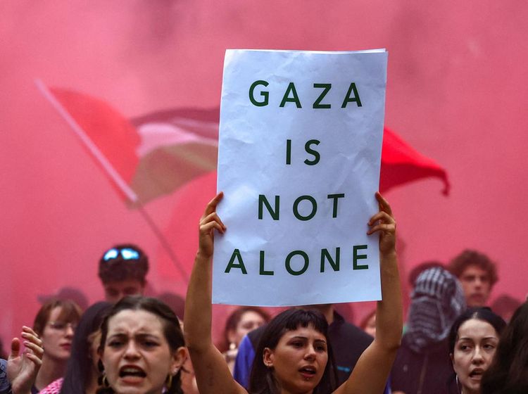 Jalanan Barcelona Memanas Saat Demo Buruh Pro-Palestina