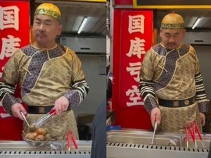Jualan Pakai Baju Kaisar, Penjual Tahu Busuk Ini Langsung Laris Manis