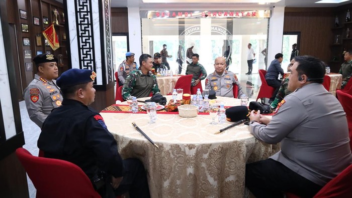 Kapolda Banten Irjen Hengki mengunjungi Markas Komando Grup-1 Kopassus Serang dan Lanal Banten di Cilegon. (dok.istimewa)
