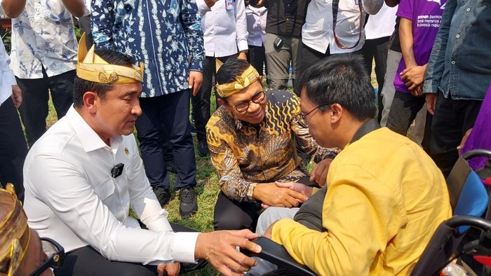 Kepala BNN, Komjen Suyudi Ario Seto Kepala BNN, Komjen Suyudi Ario Seto bersama dengan para penyintas atau mantan pecandu narkoba