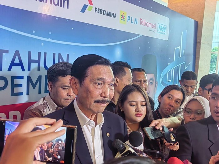 Respons Luhut soal Utang Proyek Kereta Cepat: Cari Datanya Baru Komentar