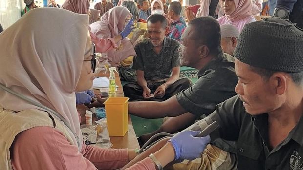 Kolaborasi tenaga kesehatan (nakes) yang tergabung di Komunitas Cerita Sehat Indonesia untuk berikan pendampingan kesehatan bagi masyarakat rentan. Kolaborasi tenaga kesehatan (nakes) yang tergabung di Komunitas Cerita Sehat Indonesia untuk berikan pendampingan kesehatan bagi masyarakat rentan.