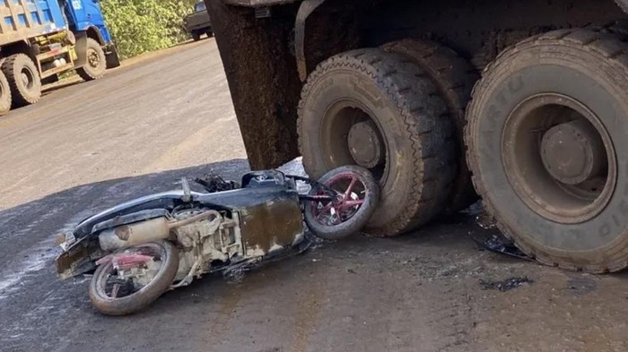 Pemotor di Konawe Terlindas Truk Tambang, Kaki Kanan Putus