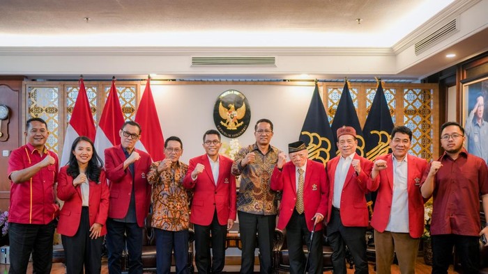 Menteri Hukum Supratman Andi Agtas menerima jajaran pengurus Soksi di bawah kepemimpinan Ketua Umum M Misbakhun.