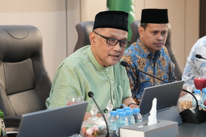 Menteri Haji dan Umrah Mochamad Irfan Yusuf (Gus Irfan) bertemu dengan dua syariakh terpilih di Jeddah, Rabu (15/10/2025).