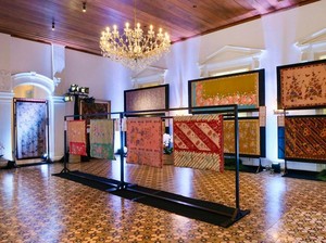 Ragam Batik dan Wastra Nusantara Dipamerkan di Cikini 82