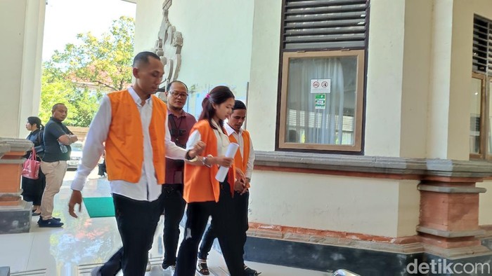 Pasutri penjual sayur saat sidang di Pengadilan Negeri (PN) Denpasar, Kamis (4/9/2025).