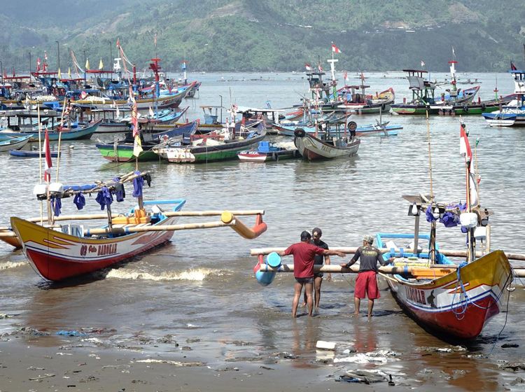 Pelabuhan Popoh Bersiap Jadi Pusat Logistik Ikan Selatan Jawa