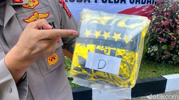 Penampakan sabu bintang 5 yang diamankan Polda Jabar, Kamis (16/10/2025). Penampakan sabu bintang 5 yang diamankan Polda Jabar, Kamis (16/10/2025).
