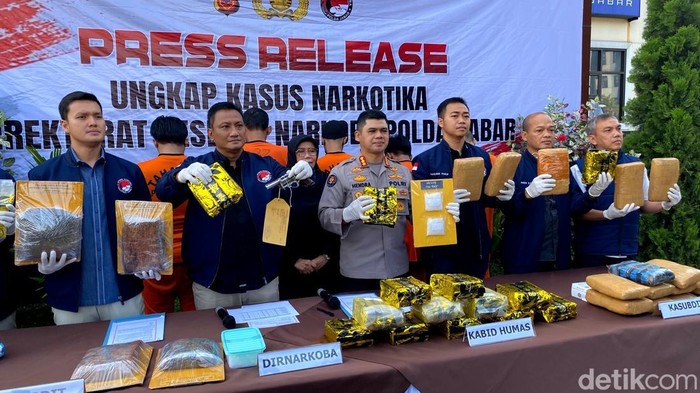 17,5 Kg Sabu Bintang Lima dalam Bungkus Teh Disita Polda Jabar