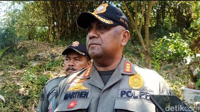Plt. Kasat Pol PP Kota Semarang, Marthen Stevanus Dacosta usai pembongkaran pagar menutupi akses Jalan Sinar Mas VII, Perumahan Sinar Waluyo, Kota Semarang, Kamis (16/10/2025).
