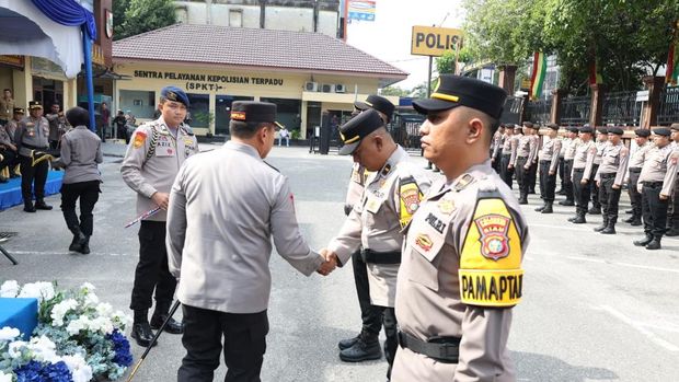 Polda Riau meluncurkan Pamapta yang akan hadir 24 jam melayani publik. Peluncuran Pamapta dipimpin langsung oleh Kapolda Riau Irjen Pol Herry Heryawan di Mapolresta Pekanbaru, Kamis (16/10/2025).