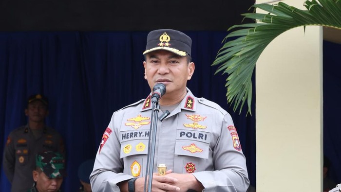 Polda Riau meluncurkan Pamapta yang akan hadir 24 jam melayani publik. Peluncuran Pamapta dipimpin langsung oleh Kapolda Riau Irjen Pol Herry Heryawan di Mapolresta Pekanbaru, Kamis (16/10/2025).