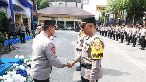 Polda Riau meluncurkan Pamapta yang akan hadir 24 jam melayani publik Polda Riau meluncurkan Pamapta yang akan hadir 24 jam melayani publik. Peluncuran Pamapta dipimpin langsung oleh Kapolda Riau Irjen Pol Herry Heryawan di Mapolresta Pekanbaru, Kamis (16/10/2025).