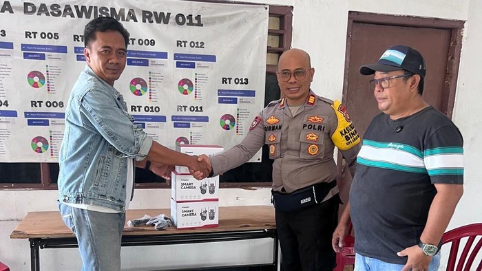 Polres Pelabuhan Tanjung Priok memberikan smart camera untuk warga demi mencegah kriminalitas. (dok.istimewa)