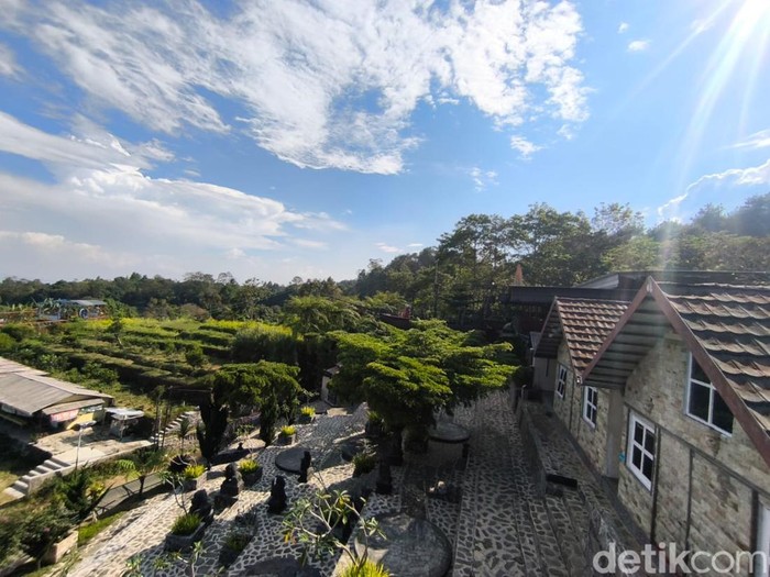 Pondok Cai Pinus Kuningan.