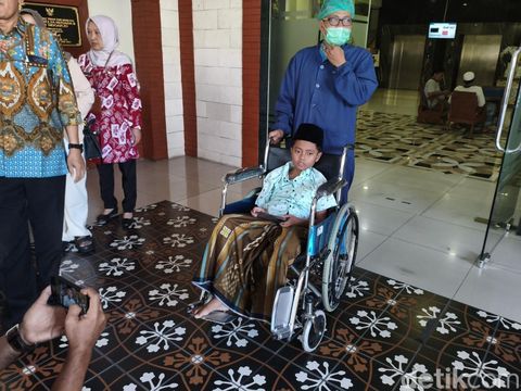 Syehlendra Haical (13) atau Haikal, korban selamat ambruknya bangunan musala Ponpes Al Khoziny Sidoarjo