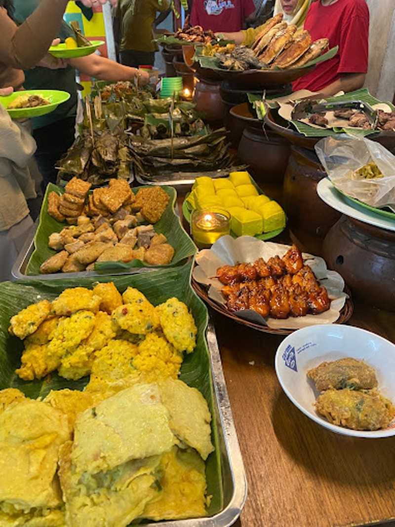 Raos Pisan! 10 Warung Prasmanan Sunda Aneka Lauk yang Nikmat dan Murah