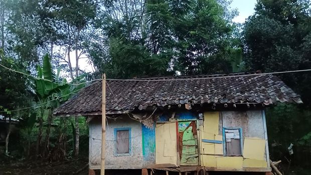 Rumah Eulis sebelum diperbaiki