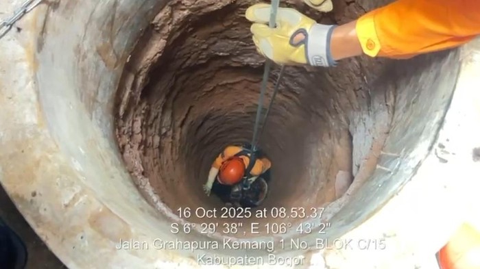 Seorang wanita berusia 53 ditemukan tewas usai terjatuh ke sumur di rumahnya di wilayah Kampung Sawah, Kecamatan Kemang, Bogor, Jawa Barat. (Dok istimewa).