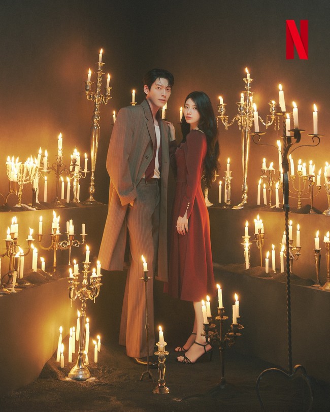 Netizen langsung terpukau melihat chemistry visual mereka. Tak hanya berparas menawan, Suzy dan Kim Woo Bin juga punya tinggi badan semampai. Foto: dok. Netflix